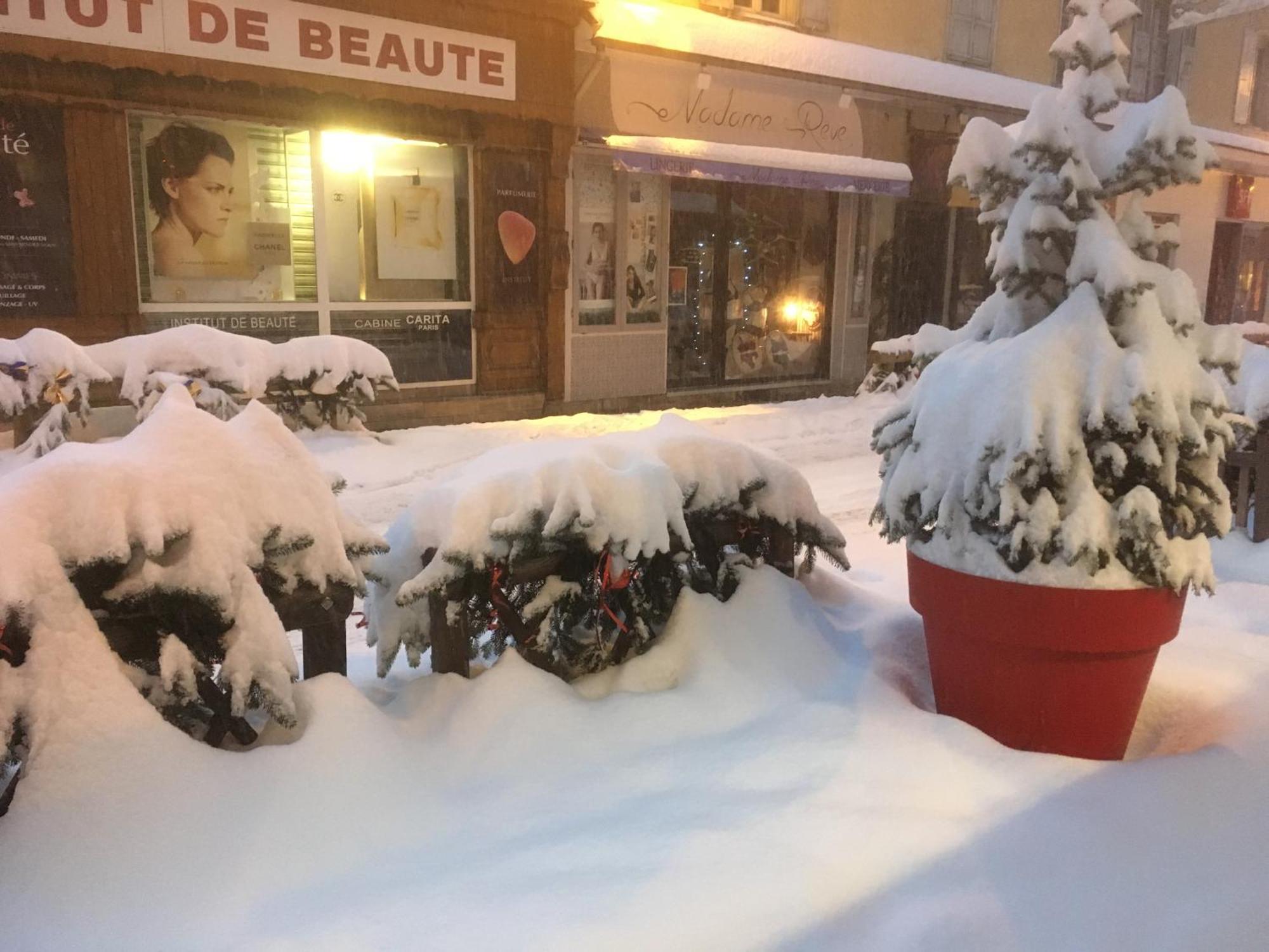Hotel Restaurant De La Chaussee Briançon Exteriér fotografie